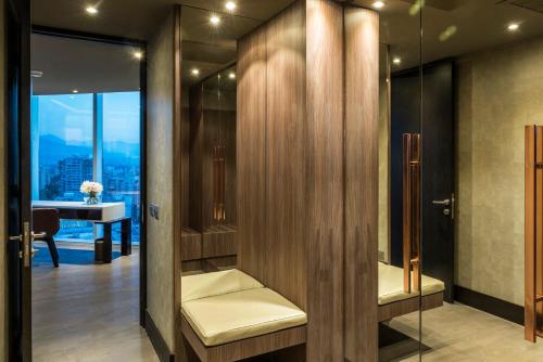 128454736 Icon Hotel