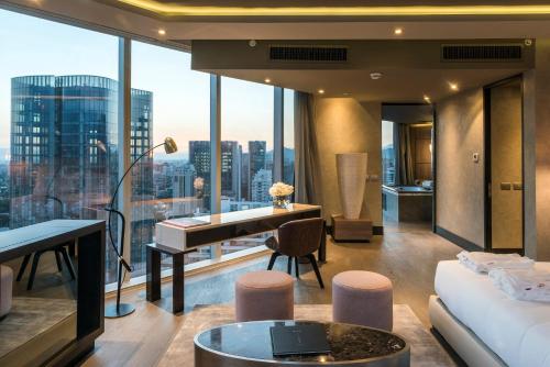 128454745 Icon Hotel