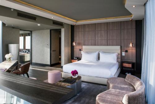 128454765 Icon Hotel