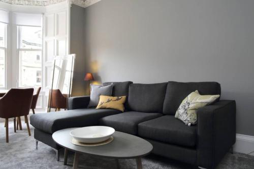 Stylish Two Bed Bruntsfield Apartment Edinburgh - image 10
