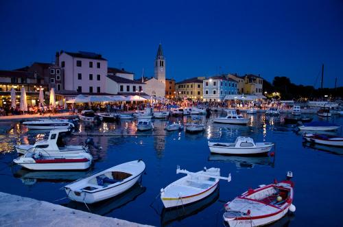 Apartment Tesic close to the sea with shared 4xbicycles