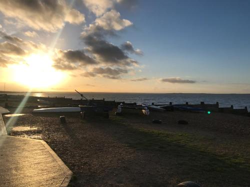 Whitstable Fisherman's Huts and New Warehouse Holiday Lets - image 5