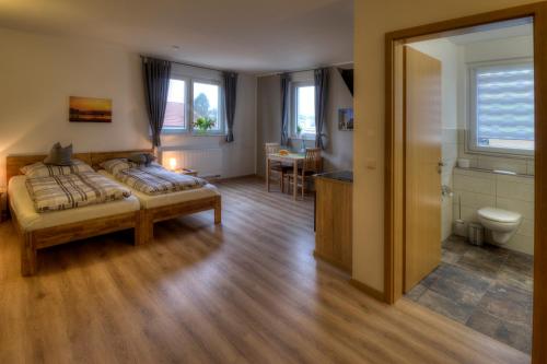 2 twin beds
