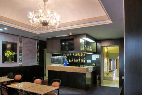 Паб/Коктейль-бар, Hotel Centrale Byron in Равенна