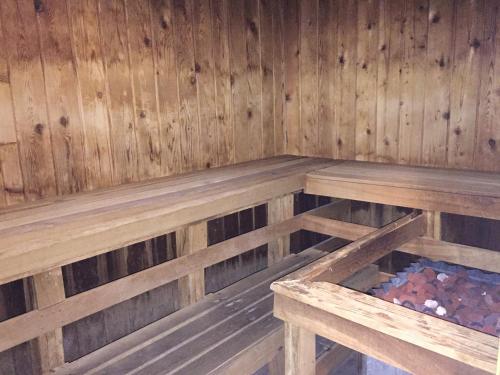 Mystic River Hotel & Suites - image 10