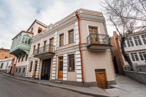8 Rooms Apartotel On Meidan Tbilisi