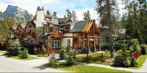 Beaujolais Boutique B&B at Thea's House - Accommodation - Banff