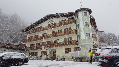 One-Bedroom Apartment with Balcony