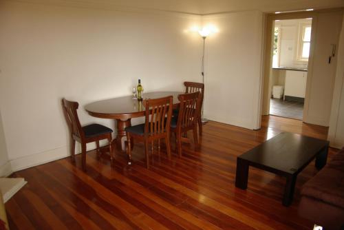 Accommodation Sydney Rockdale - 2 Bdr Pet Friendly Budget Apartment - image 7