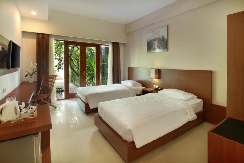 Superior Room with Pool Access image 1