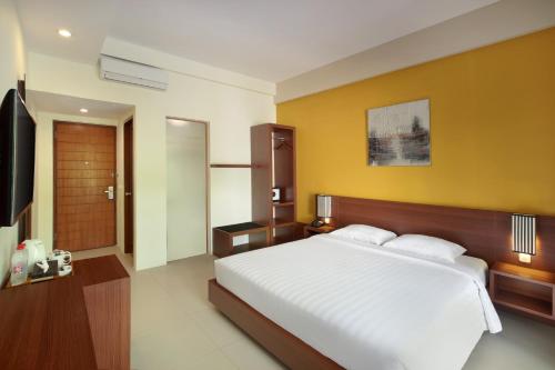 Superior Room with Pool Access image 2