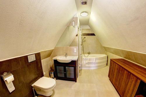 Three-Bedroom Apartment (6 Adults) image 8