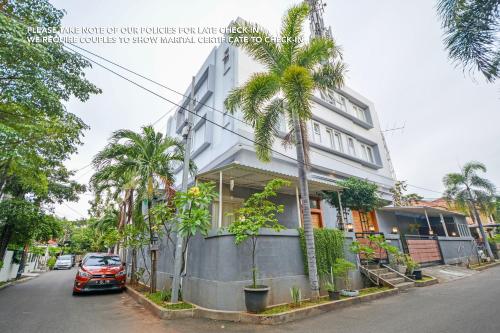ZEN Rooms Puri Indah Syariah Jakarta