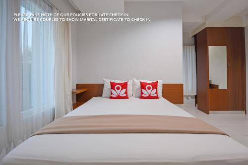 ZEN Rooms Puri Indah Syariah Jakarta
