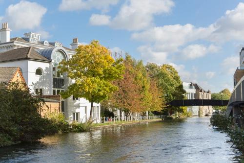 Tavistock Crescent by Onefinestay 