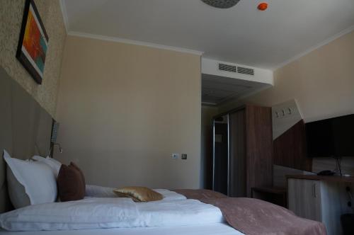 Double or Twin Room with Balcony (2 Adults)