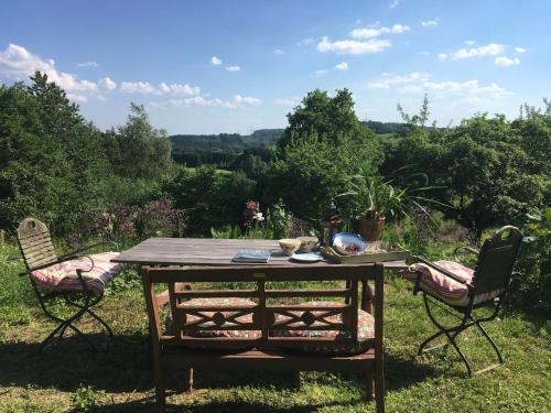 Kleine Villa im wilden Garten in Gummersbach