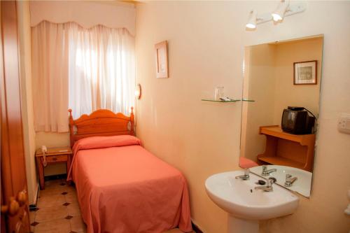 Hostal Paris in ลาลิเนียเดลาคอนเซพเซียน