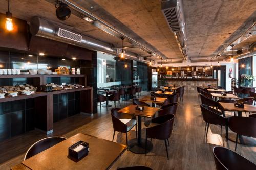 Ristorante, Dazzler by Wyndham Colonia in Colonia del Sacramento