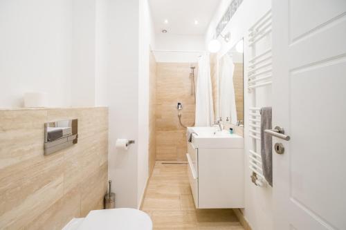 The Lion's Loft Apartment - 4BR & 3BA - Terrace - AC, Budapešť (fotografie 8)