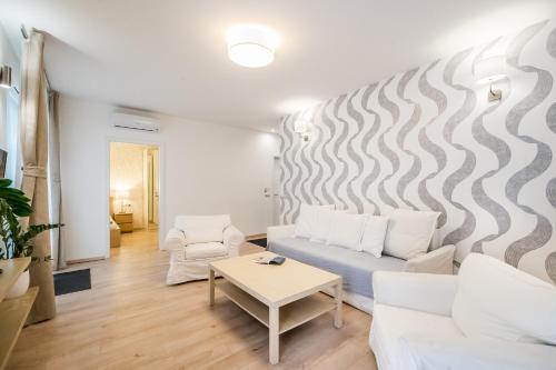 The Lion's Loft Apartment - 4BR & 3BA - Terrace - AC, Budapešť (fotografie 3)