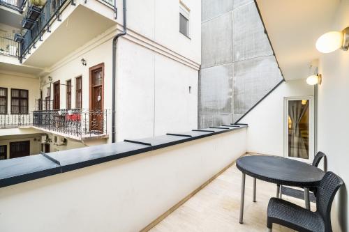 The Lion's Loft Apartment - 4BR & 3BA - Terrace - AC, Budapešť (fotografie 4)