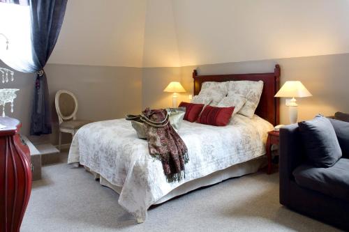 1 king bed, 1 twin bed