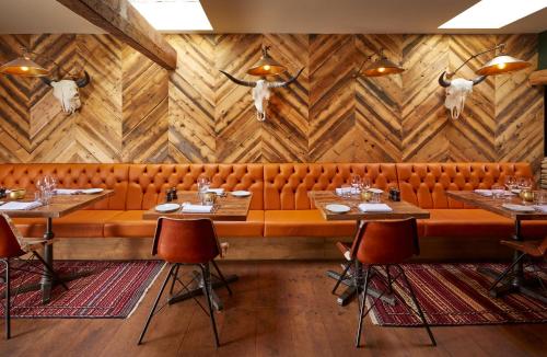 Restaurant, The Bull Hotel in Fairford