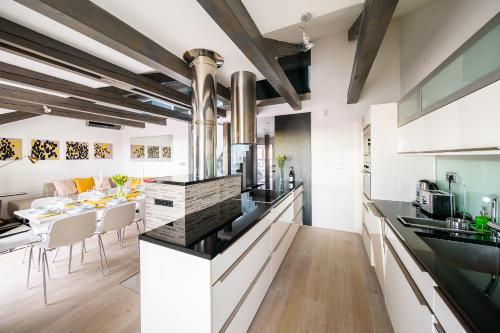 President APT + CONCIERGE by Prague Castle VIEWS - image 6