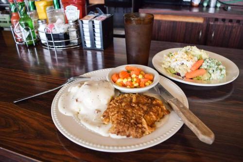 餐廳, Oregon Trail Motel and Restaurant in 貝克城