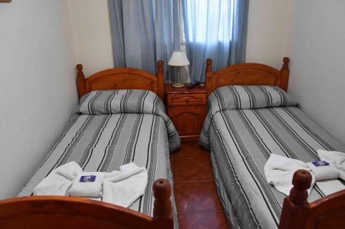 2 twin beds