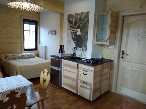Pokoje i Apartamenty Centrum - Willa Bajeczka - image 4