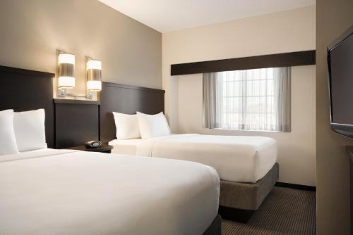 2 queen beds