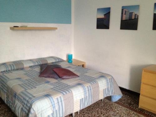 Double or Twin Room with Shared Bathroom image 4