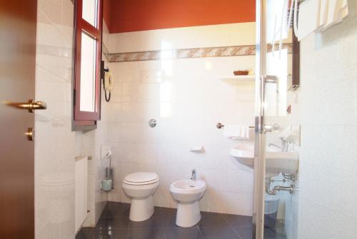 Single Room image 4