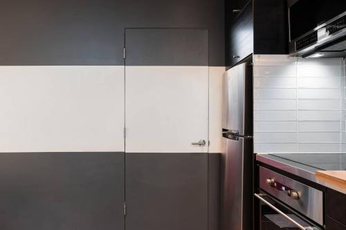 Palo Alto Cottage by Stanford & Tech Companies detail