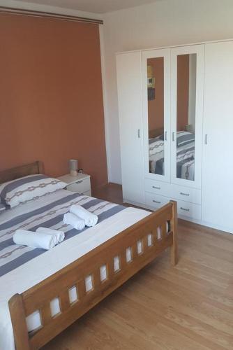 Apartments by the sea Tisno Murter - 812 - image 2