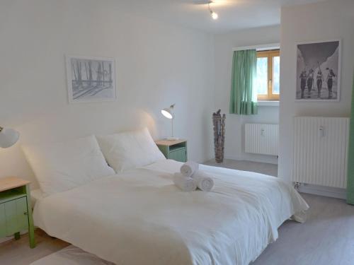 Apartment Chesa Bursella 21 by Interhome in 馬杜萊恩