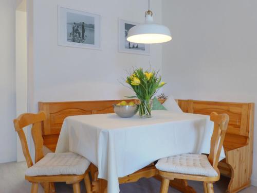 Apartment Chesa Bursella 21 by Interhome in 馬杜萊恩