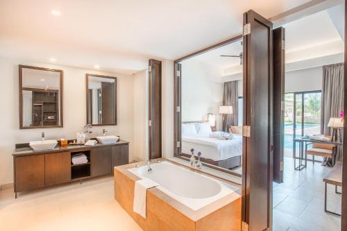 浴室, 蘭卡威卡馬度假村 (Camar Resort Langkawi) in 中央海灘