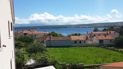 Apartment Yellow Porat - image 13