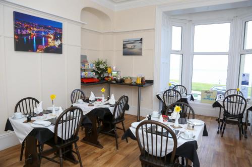 Food and beverages, Riviera Guesthouse in Whitby