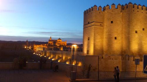 Apartamento Polvora, junto al Puente Romano, Кордова