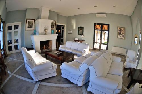 ห้องส่วนกลางสำหรับนั่งเล่น/ดูทีวี, Hotel Santa Cristina in ดูราซโน