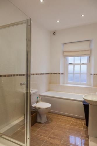Apartment 3 The Grove - image 13