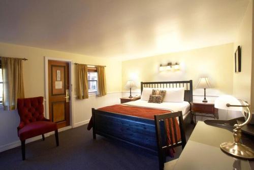 Delta King Hotel Stop at Delta King Hotel to discover the wonders of Sacramento (CA). Offering a variety of facilities and services, the property provides all you need for a good nights sleep. Service-minded staff wi