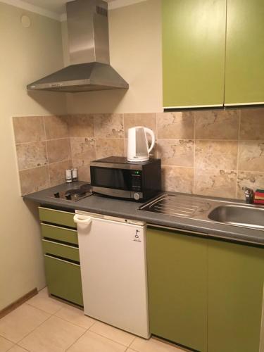 Lee Apartments - image 7