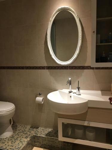 Lee Apartments - image 12