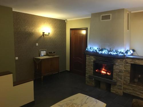 Lee Apartments - image 3