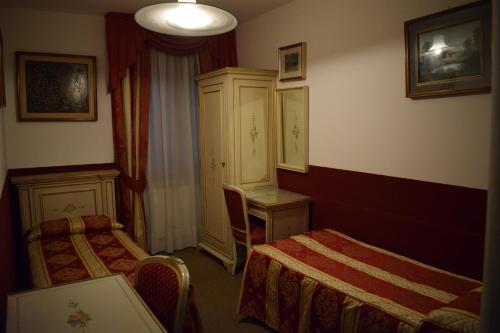 Albergo Basilea – Venice, GA